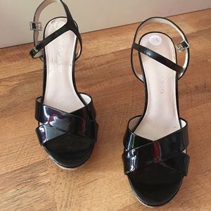 Sexy patent leather pumps